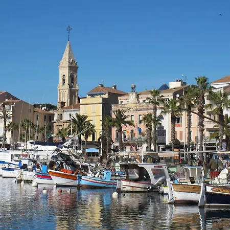 Apartment Les Flots By Interhome Sanary-sur-Mer